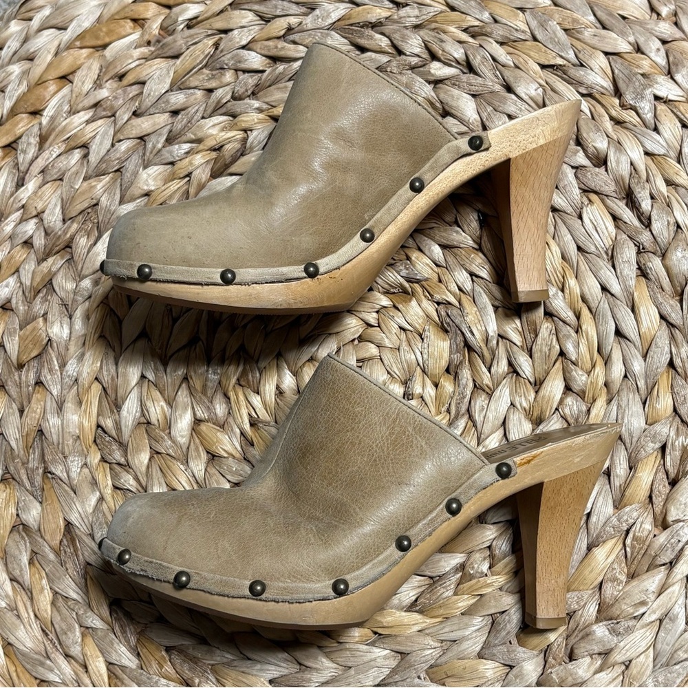Pelle Moda Tan Leather Clogs size 7